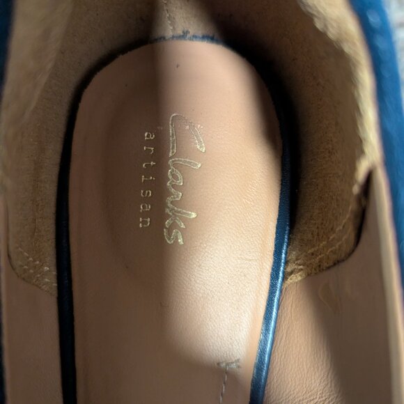 Clarks heeled shoes. - Picture 4 of 4